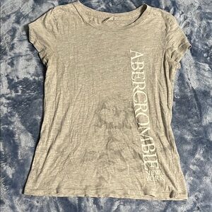 Abercrombie & Fitch Light Gray Short Sleeve Tee